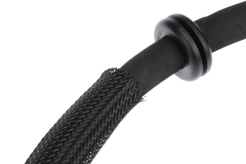 URO Parts 1634605224 Power Steering Return Hose