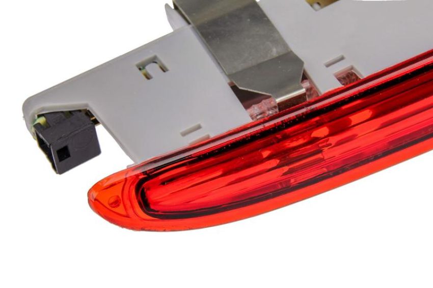 URO Parts 1648201056 Third Brake Light