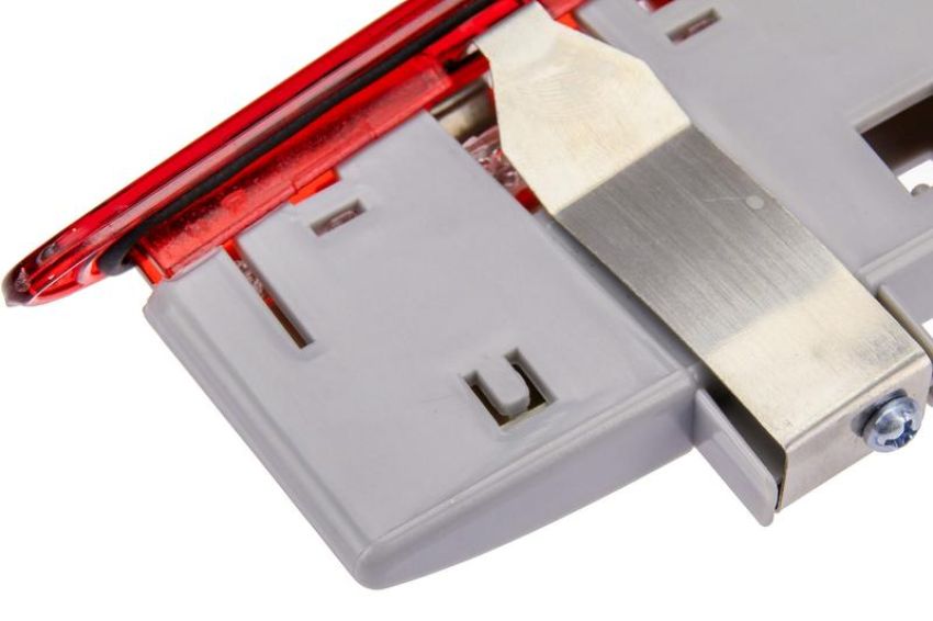 URO Parts 1648201056 Third Brake Light