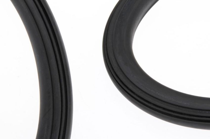 URO Parts 171845121 Windshield Seal
