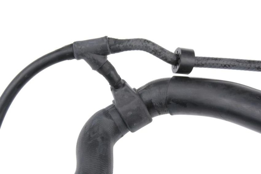 URO Parts 2025015982 Radiator Hose