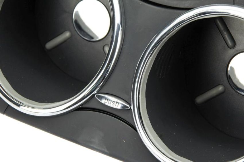URO Parts 21968004149051 Cup Holder
