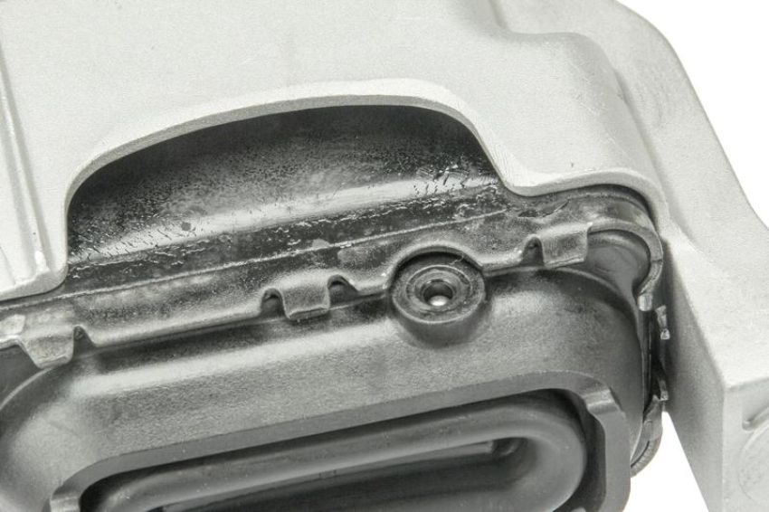 URO Parts 22116782374 Engine Mount