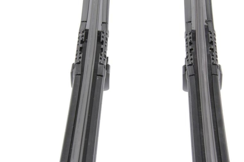 URO Parts 2238240200 Wiper Blade Set