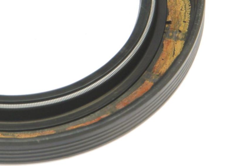 URO Parts 27107546667 Transfer Case Output Shaft Seal