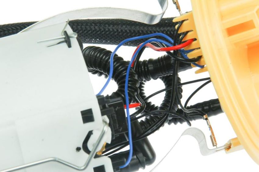 URO Parts 30761742 Fuel Pump Assembly