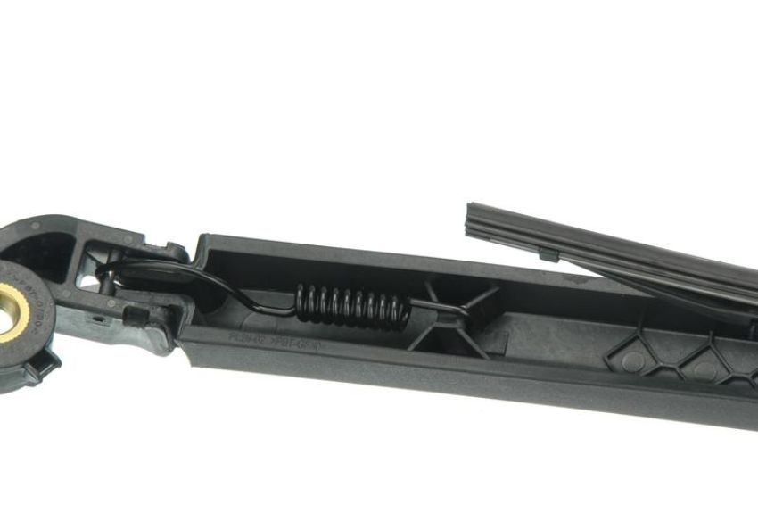 URO Parts 4L09554071P9KIT Rear Windshield Wiper Arm/Blade