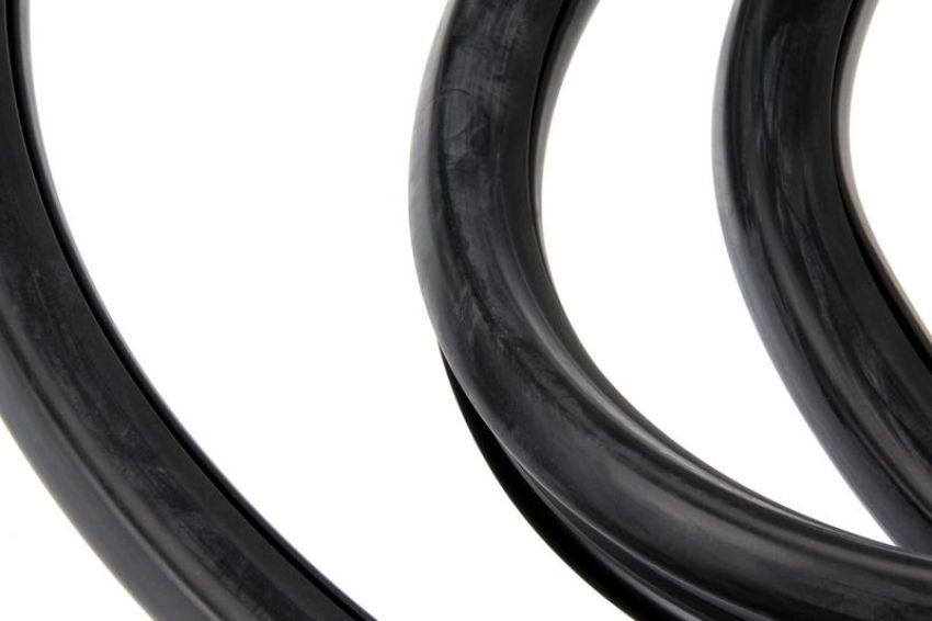 URO Parts 51311913887 Windshield Seal