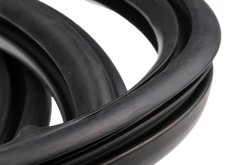 URO Parts 51311913888 Rear Window Seal