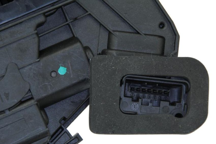 URO Parts 5K4839015AG Door Latch/Actuator Assembly