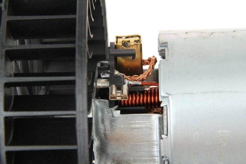 URO Parts 64111468542 Heater Fan Motor