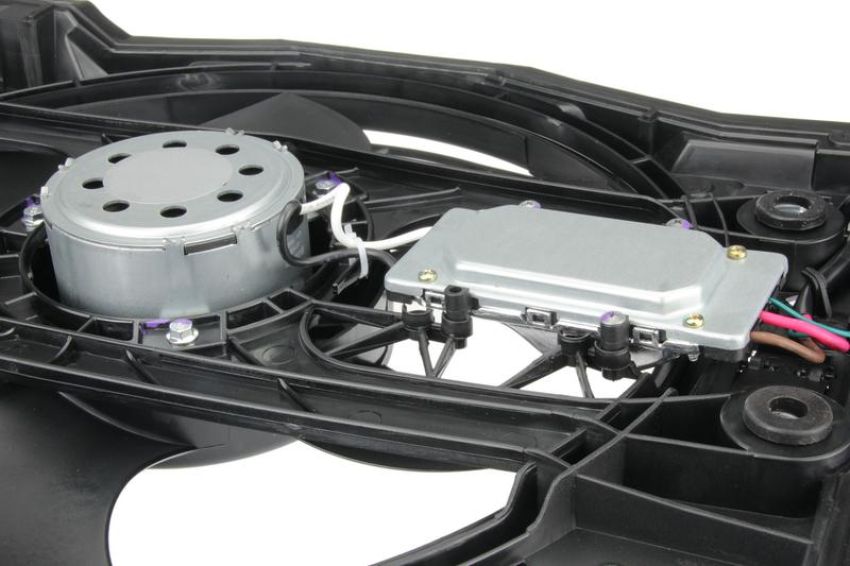 URO Parts 64546988913 Auxiliary Fan Assembly