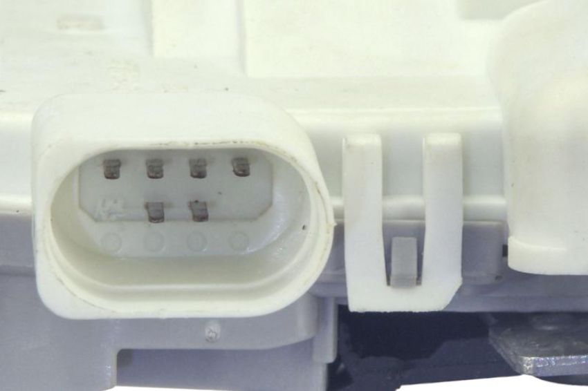 URO Parts 8J1837015F Door Latch/Actuator Assembly