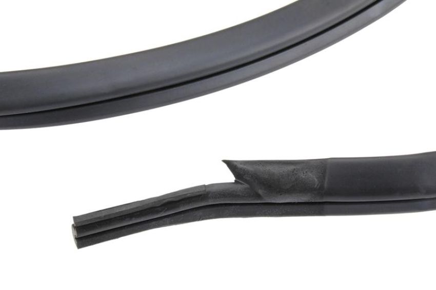URO Parts 90156509940 Targa Top Seal