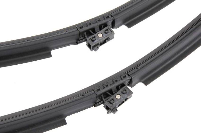 URO Parts 9108240100 Wiper Blade Set