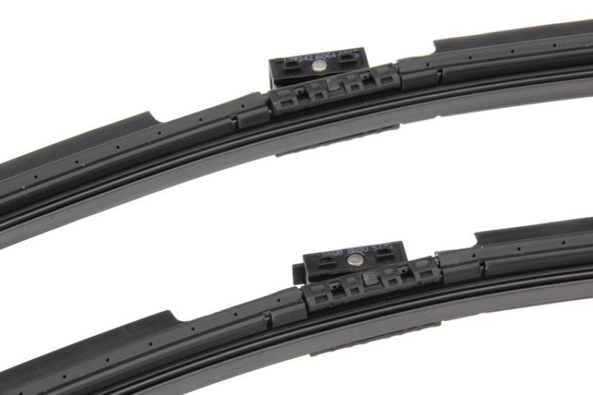 URO Parts 9108240100 Wiper Blade Set