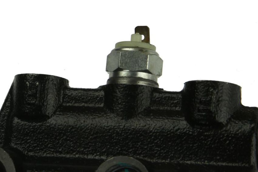 URO Parts 91135501202 Master Cylinder