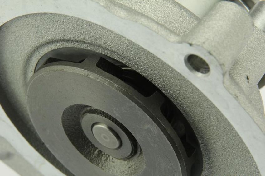 URO Parts 94410602122 Water Pump