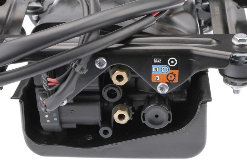 URO Parts 97035815114 Air Suspension Compressor