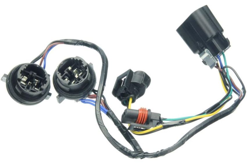 URO Parts CE1318538 Headlight Wiring Harness w/ Sockets