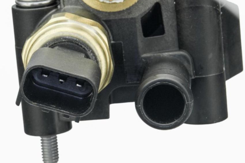 URO Parts CY1419389 Oil Filter Housing and Cooler Assembly