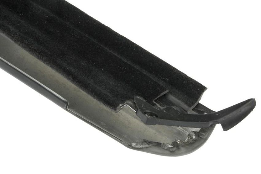 URO Parts FD0818141 Door Window Belt Weatherstrip