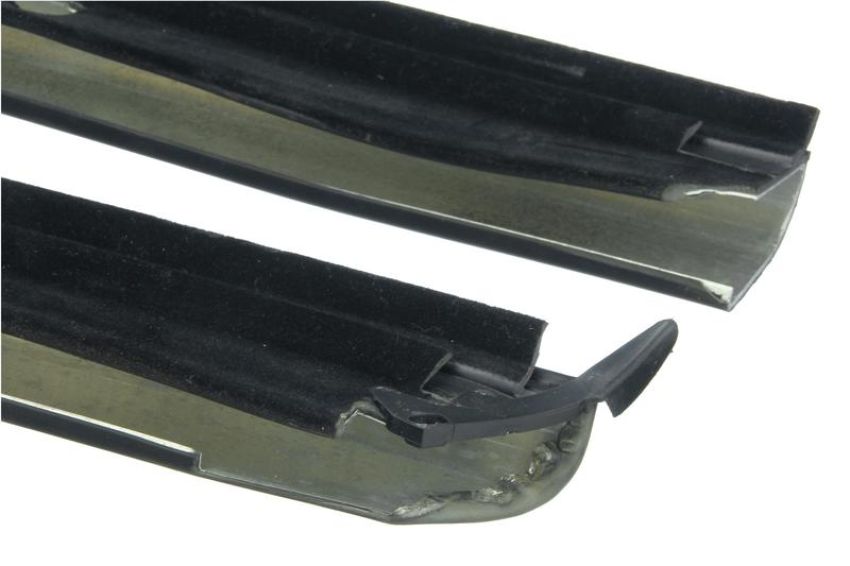 URO Parts FD0818142 Door Window Belt Weatherstrip Pair