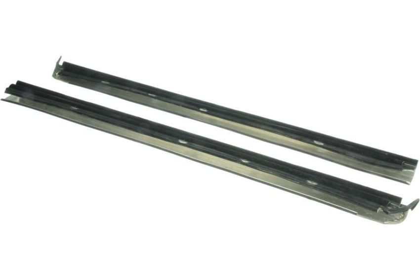 URO Parts FD0818142 Door Window Belt Weatherstrip Pair