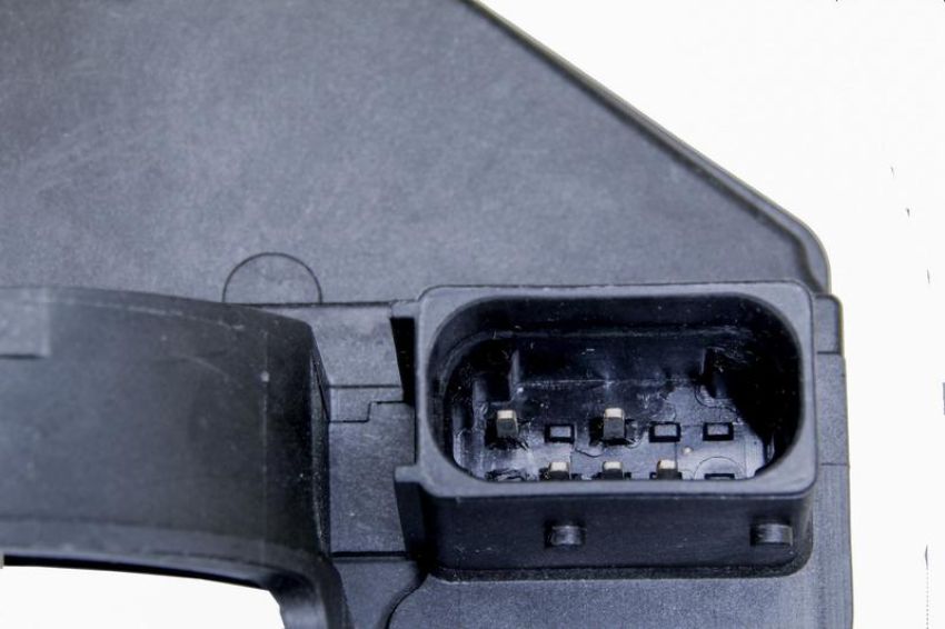 URO Parts GM0816443 Door Latch/Actuator Assembly