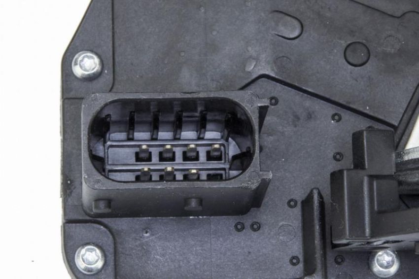 URO Parts GM0818018 Door Latch/Actuator Assembly
