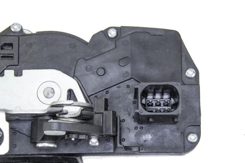 URO Parts GM0818022 Door Latch/Actuator Assembly
