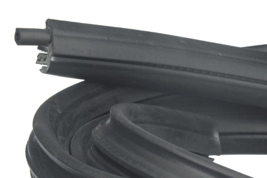 URO Parts GM0818589 Door Seal