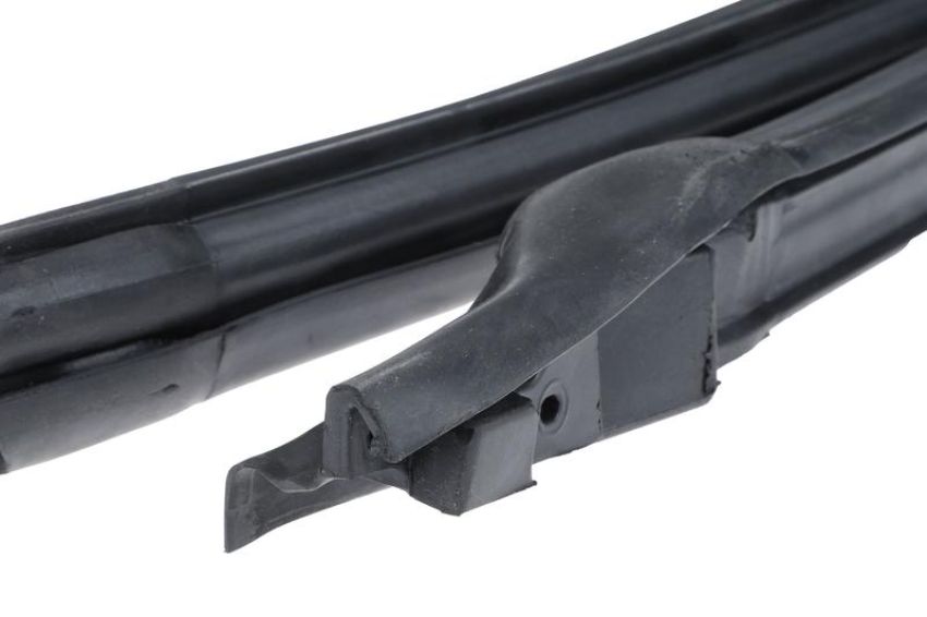 URO Parts GM0820584 Roof Panel Weatherstrip