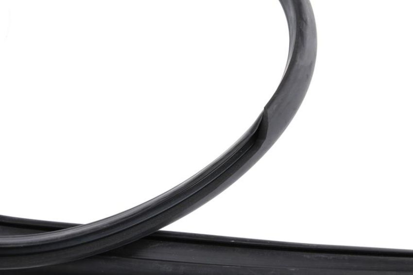 URO Parts GMB8865AC Windshield Seal