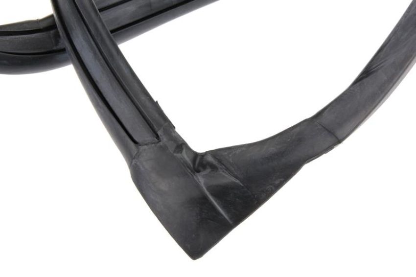 URO Parts GMB8865AC Windshield Seal