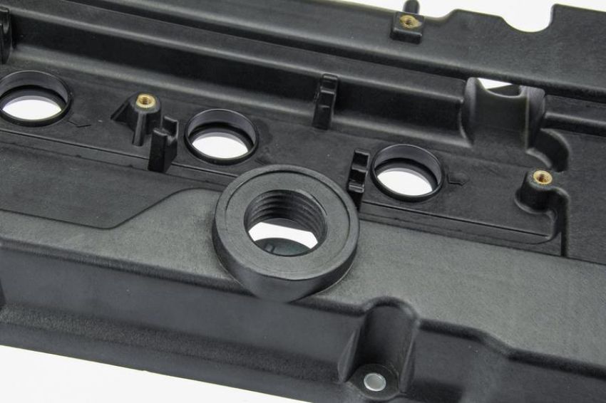 URO Parts HY1417594 Valve Cover