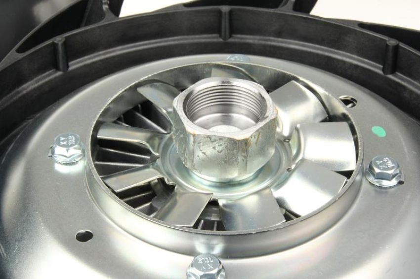 URO Parts LR095536 Fan Assembly w/ Fan Clutch