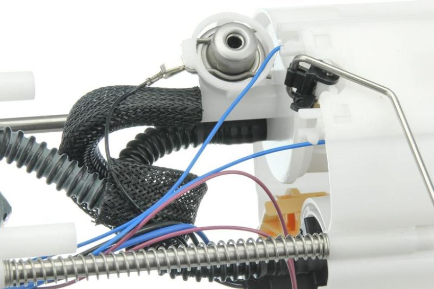 URO Parts NI0517353 Fuel Pump Assembly
