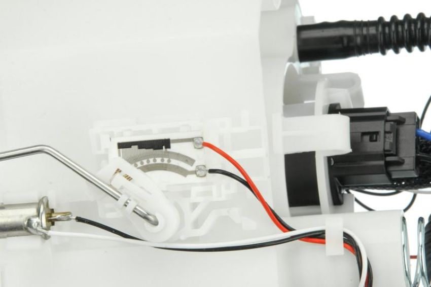 URO Parts NI0517359 Fuel Pump Assembly