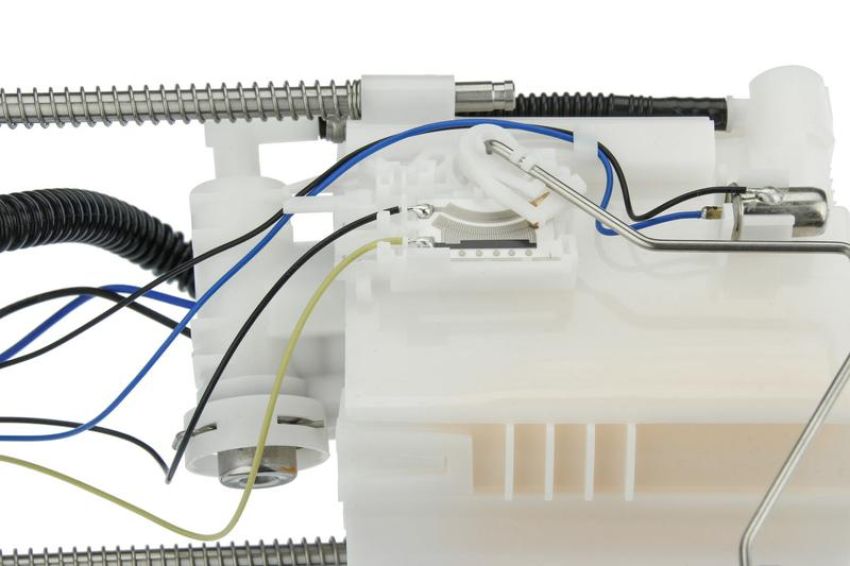 URO Parts NI0517367 Fuel Pump Assembly