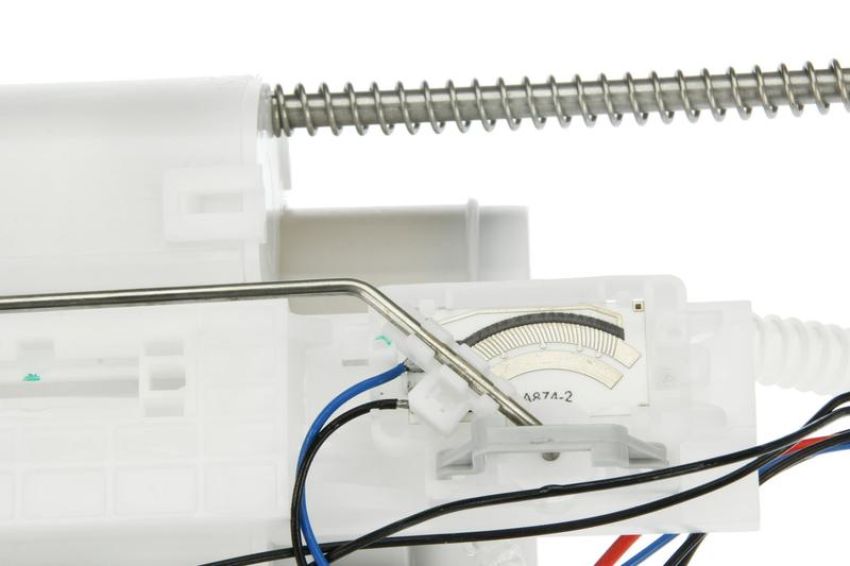 URO Parts NI0517499 Fuel Pump Assembly