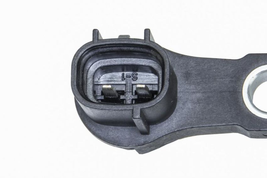 URO Parts NI1317611 Vehicle Speed Sensor