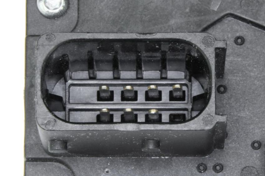 URO Parts PT0818019 Door Latch/Actuator Assembly