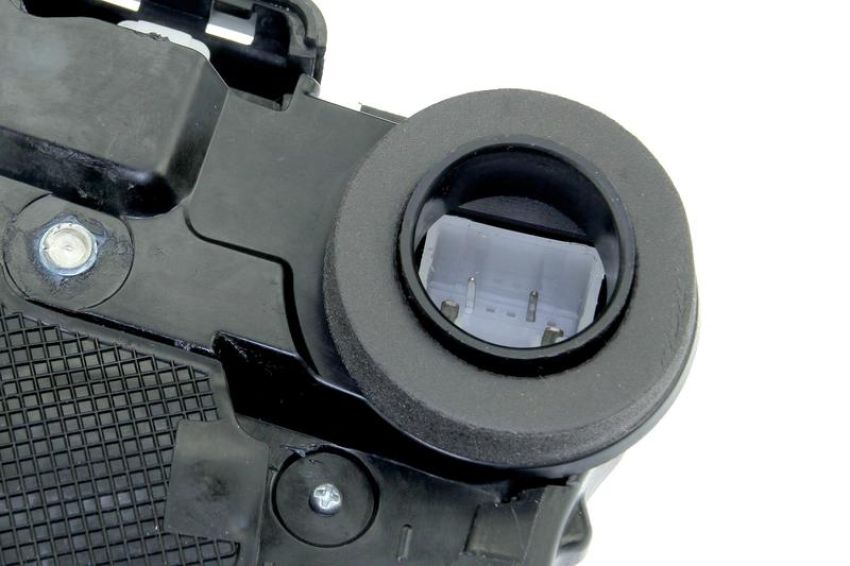 URO Parts TY0818233 Door Latch/Actuator Assembly